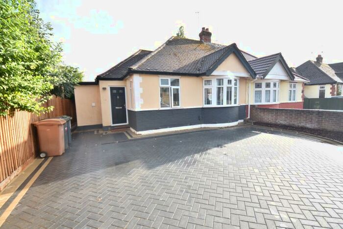 2 Bedroom Semi-Detached Bungalow To Rent In Ryecroft Way, Luton, Bedfordshire, LU2