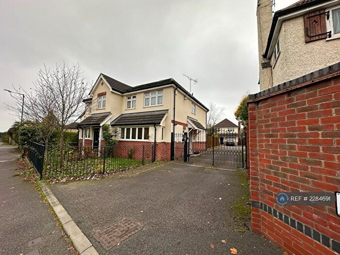 3 Bedroom Semi-Detached House To Rent In Penhale Place, Slough, SL1