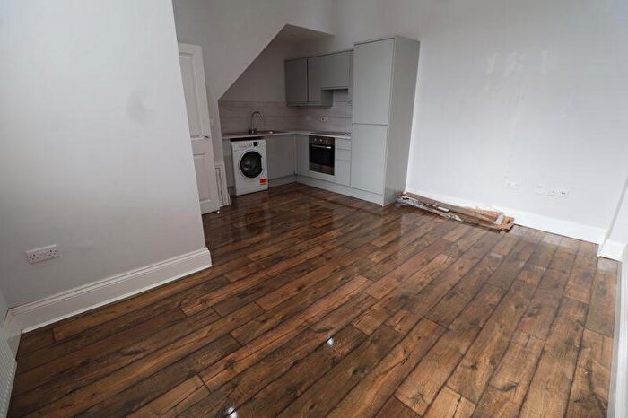 2 Bedroom Terraced House To Rent In Derby Lane, Liverpool- Beautiful Bedroom Converted House, L13