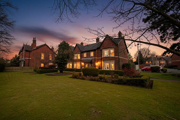 2 Bedroom Apartment For Sale In Grammar School Court, Ormskirk, L39