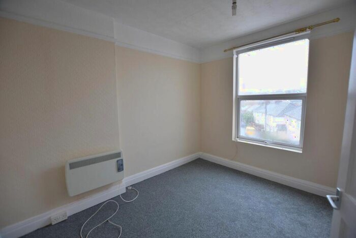 2 Bedroom Flat To Rent In Newport Road, Barnstaple, Devon, EX32