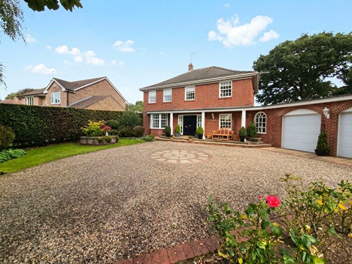 4 Bedroom Detached House For Sale In Racecourse Road, East Ayton, YO13
