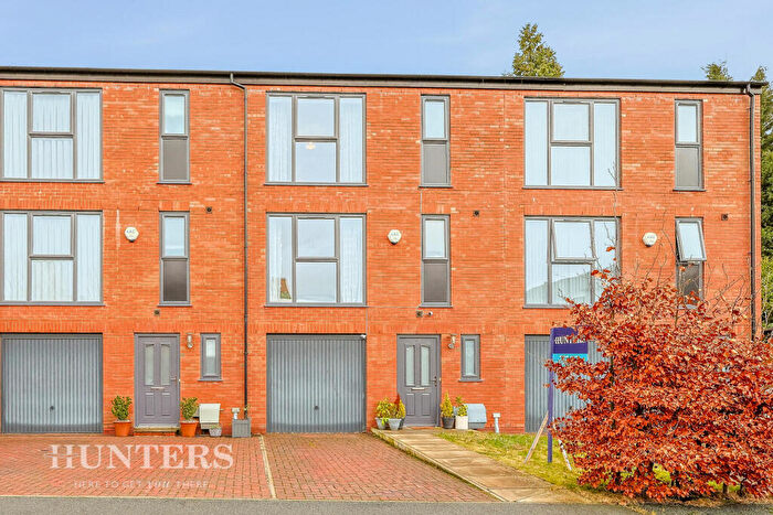 4 Bedroom Town House For Sale In Dividend Drive, Littleborough, OL15