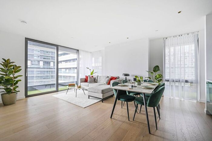 2 Bedroom Flat For Sale In Bagshaw Building, Docklands, London, E14