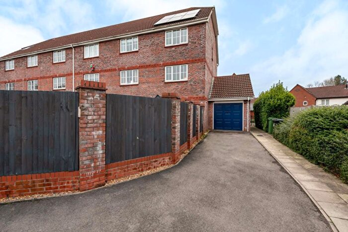 4 Bedroom End Of Terrace House For Sale In Bronze Close, Beggarwood, RG22