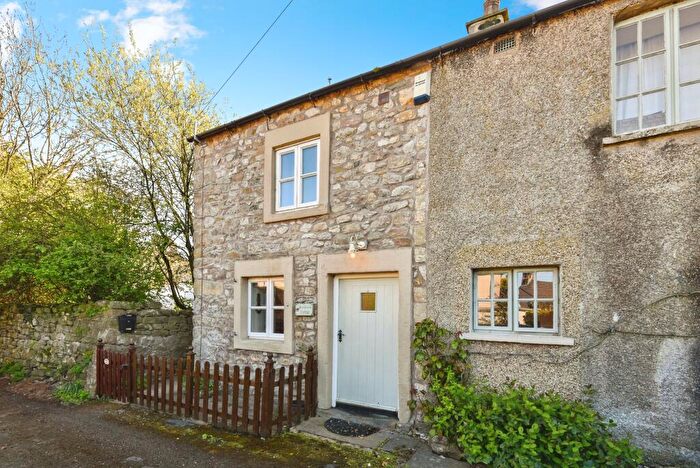 2 Bedroom Semi-Detached House For Sale In The Ginnel, Over Kellet, LA6