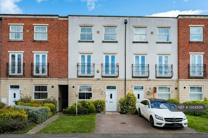 4 Bedroom Semi-Detached House To Rent In Morton Terrace, Boston, PE21