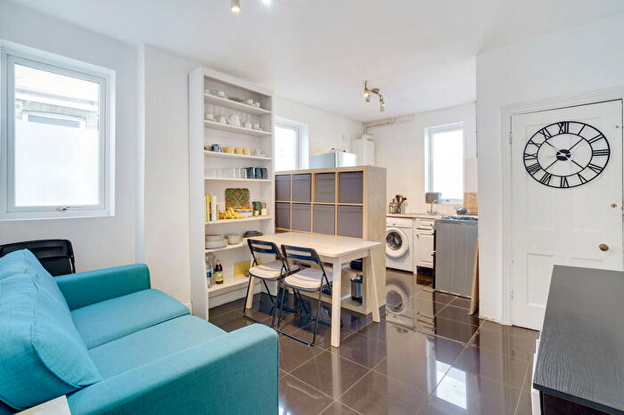 3 Bedroom Maisonette For Sale In Kilmorie Road, London, SE23
