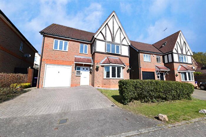 6 Bedroom Detached House For Sale In Ryders Hill, Stevenage, SG1
