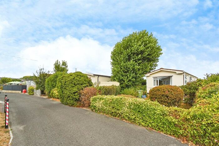 2 Bedroom Park Home For Sale In Manor Avenue, St. Johns Priory, Lechlade, GL7