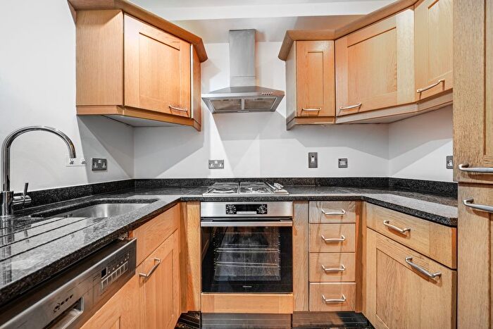 2 Bedroom Flat To Rent In Kingsley Mews, London, E1W