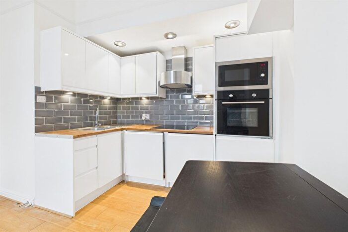 1 Bedroom Flat To Rent In Eardley Crescent, Kensington, SW5