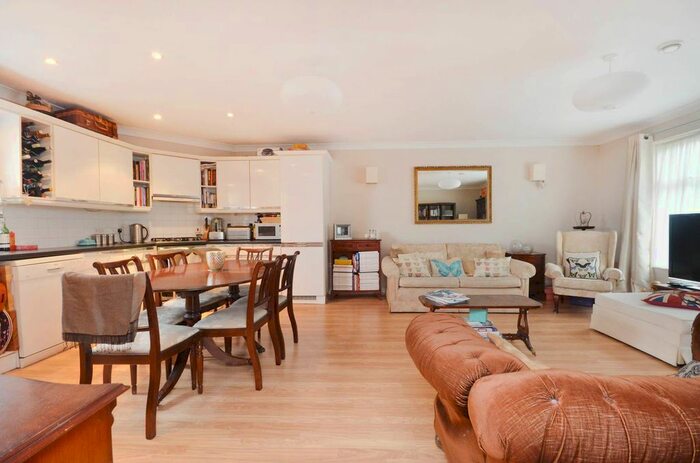 2 Bedroom Flat To Rent In Kingston Hill, Kingston, Kingston Upon Thames, KT2