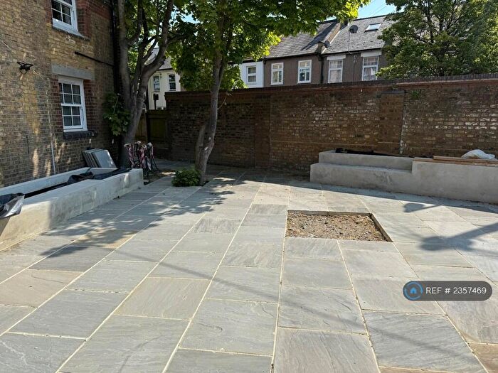 2 Bedroom Flat To Rent In Hollybush Street, London, E13