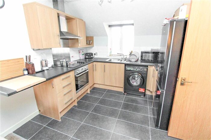 2 Bedroom Flat To Rent In Oakdene Gardens, SO50