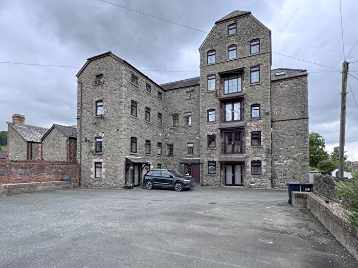 2 Bedroom Flat To Rent In Brecon Road, Builth Wells, LD2