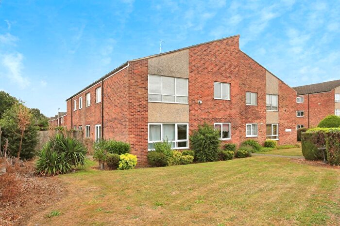 2 Bedroom Flat For Sale In Stoneleigh Court, Peterborough, PE3