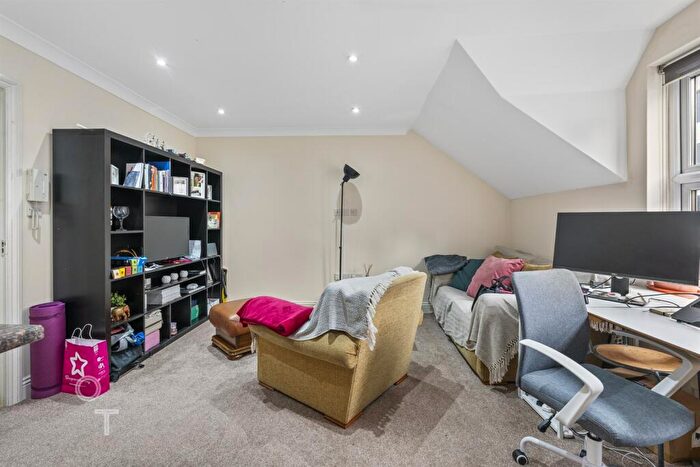 1 Bedroom Apartment To Rent In Kentish Town Road, NW1