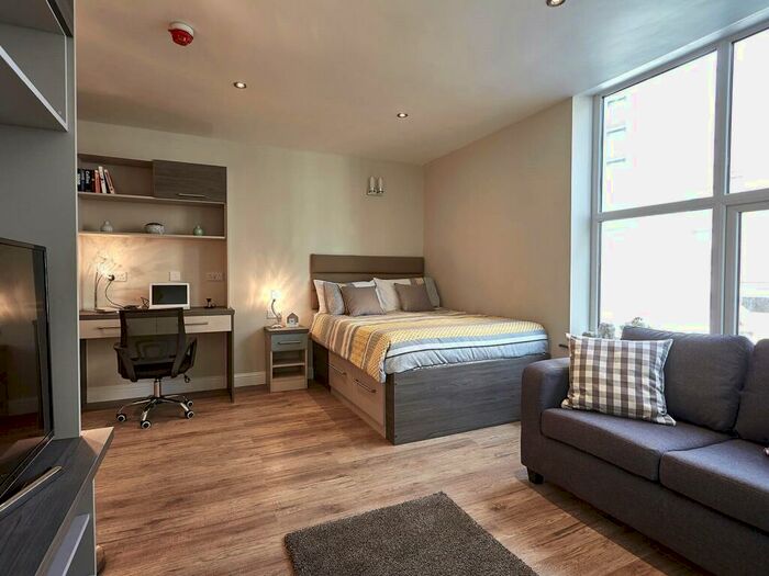 Apartment To Rent In Apt, Eagle House #, M3