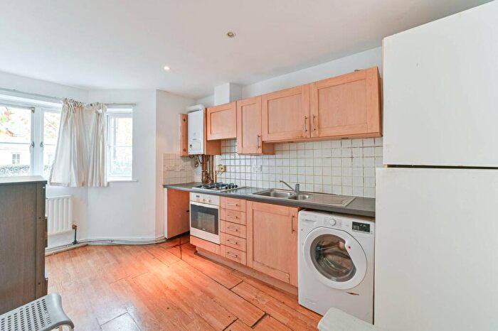 2 Bedroom Flat For Sale In Kelly Avenue, Peckham, London, SE15