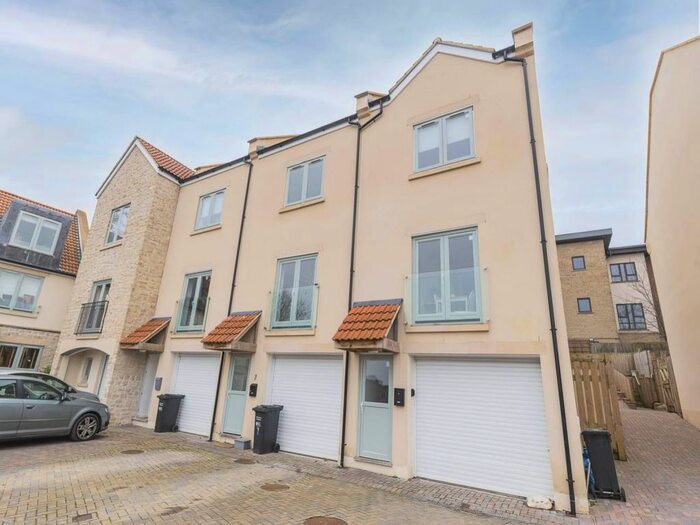 3 Bedroom Property To Rent In Eastgate Court, Frome, BA11
