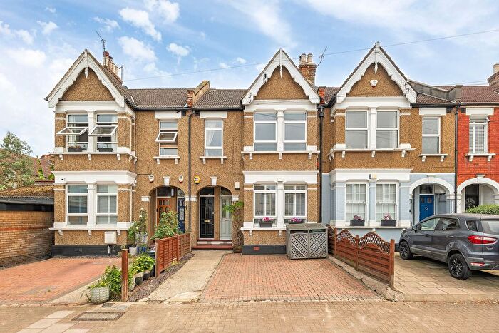 2 Bedroom Flat For Sale In Birkbeck Road, Beckenham, BR3