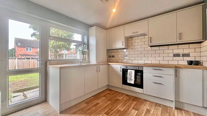 3 Bedroom Semi-detached House For Sale In Woodclose Road, Scunthorpe, DN17