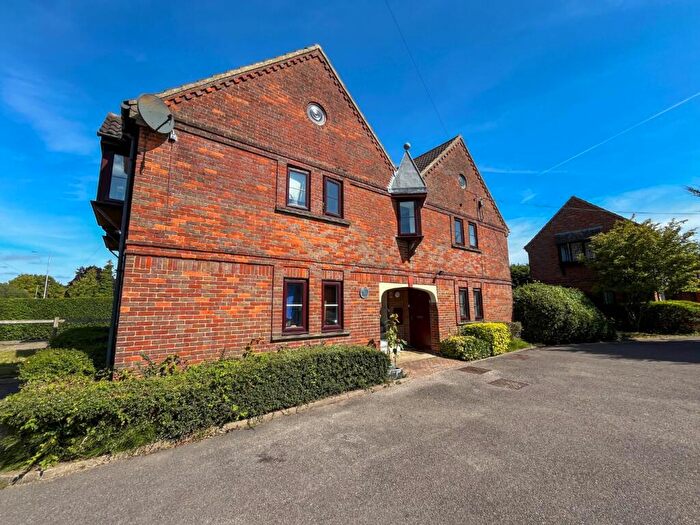 1 Bedroom Apartment To Rent In Stoke Court, Hartland Road, Reading, Berkshire, RG2