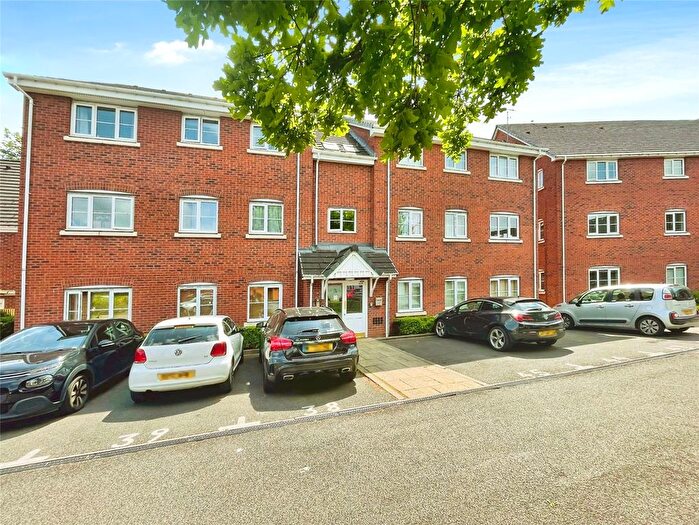 2 Bedroom Flat To Rent In Russell Street, Willenhall, West Midlands, WV13