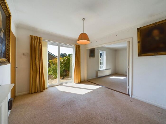 4 Bedroom Detached Bungalow For Sale In Spring Lane, Flore, Northampton, NN7
