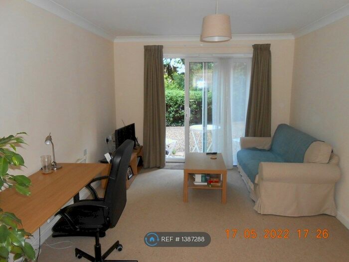 1 Bedroom Flat To Rent In Sycamore House, Winchester, SO23