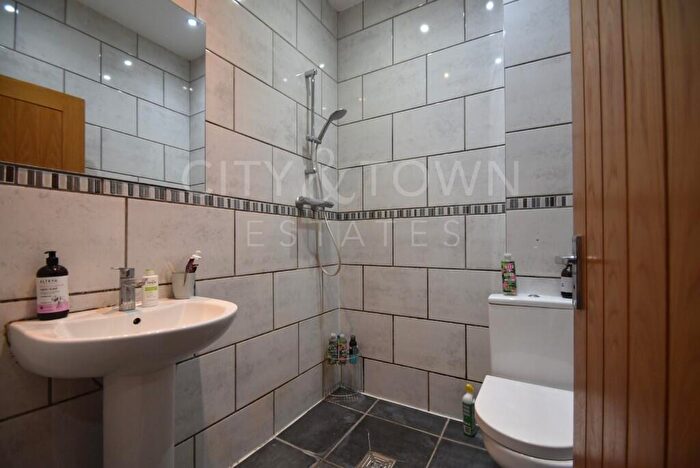 1 Bedroom Apartment To Rent In Sanford Lane, London, N16