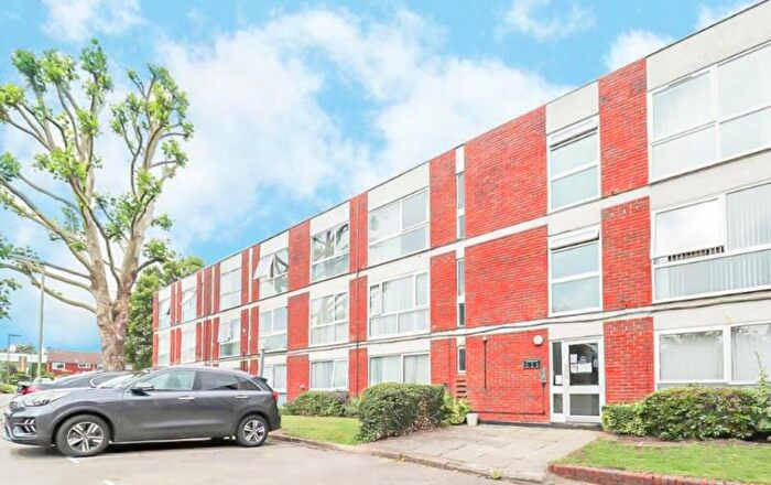 2 Bedroom Apartment To Rent In Brantwood Ct, West Byfleet, KT14
