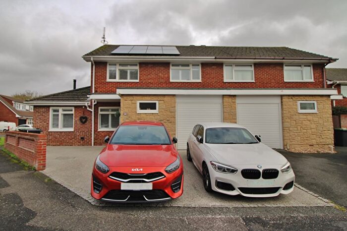 3 Bedroom Semi Detached House For Sale In Cotswold Close, Leigh Park, PO9