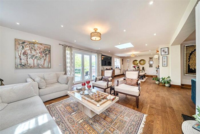 4 Bedroom Detached House For Sale In Broxbourne Road, Orpington, BR6