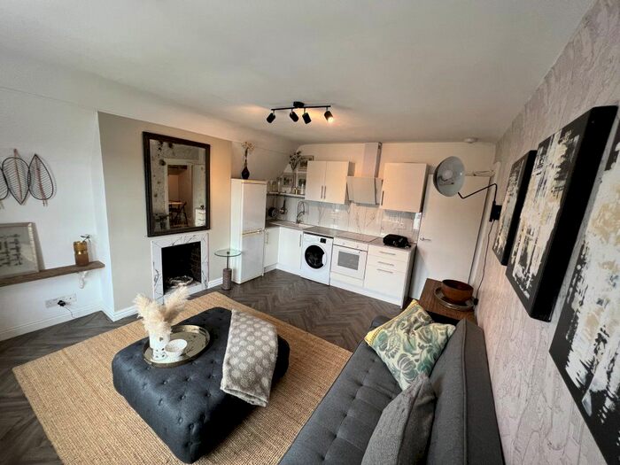 2 Bedroom Flat To Rent In Knaresborough Road, Harrogate, HG2