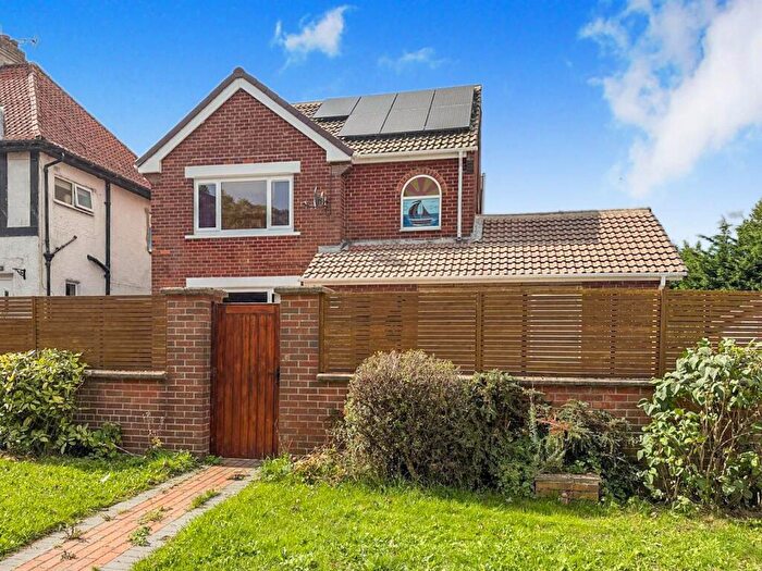 4 Bedroom Detached House For Sale In Southgate, Hornsea, HU18