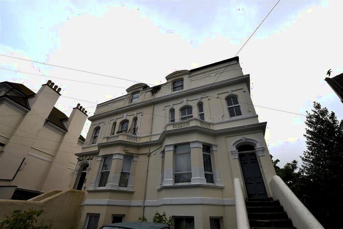 2 Bedroom Flat To Rent In Quarry Crescent, Hastings, TN34