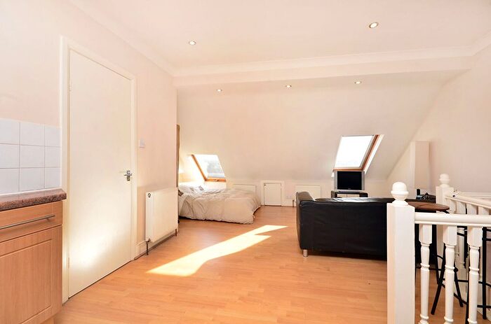 Studio To Rent In High Street Colliers Wood, Colliers Wood, London, SW19