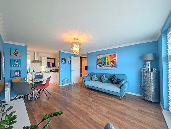 1 Bedroom Flat For Sale In Bedfont Lane, Feltham, TW13