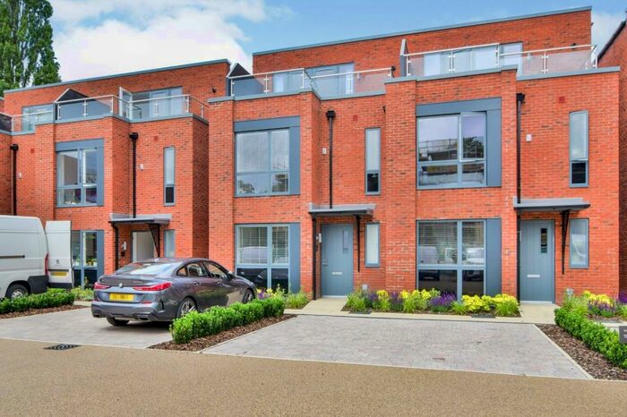 5 Bedroom Semi-Detached House To Rent In Lakenheath Close, Manchester, M20