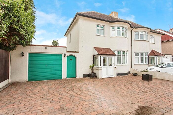 3 Bedroom Semi-Detached House For Sale In Edith Road, Southend-on-sea, SS2