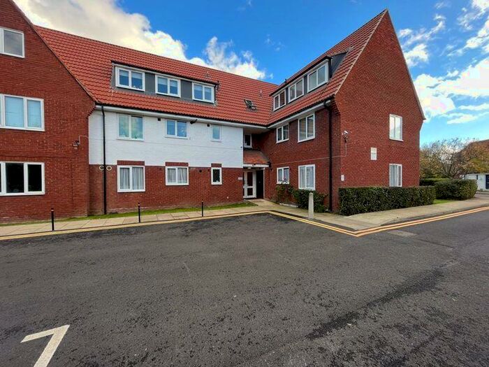 2 Bedroom Flat To Rent In Littlecroft, Chelmsford, CM3