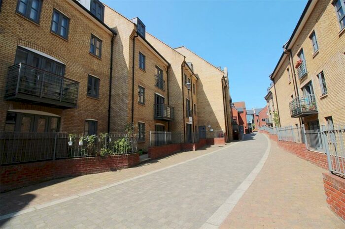 1 Bedroom Flat To Rent In Coopers Yard, Paynes Park, Hitchin, SG5