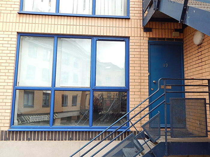 2 Bedroom Flat To Rent In Valetta Way, Rochester, ME1