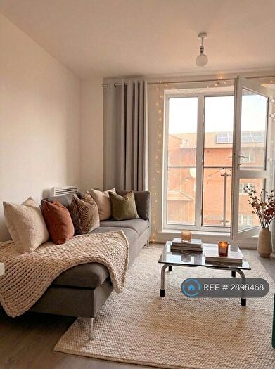 1 Bedroom Flat To Rent In The Junction, Slough, SL2