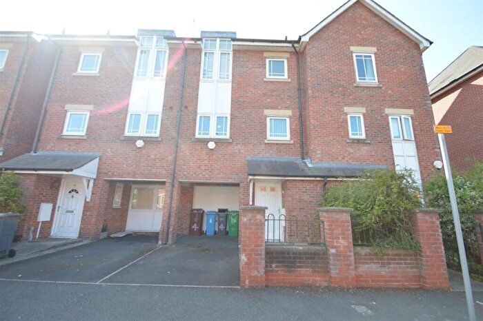 4 Bedroom House To Rent In Yew Street, Hulme, Manchester, M15