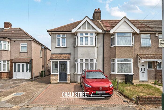 3 Bedroom End Of Terrace House For Sale In Anstead Drive, Rainham, RM13