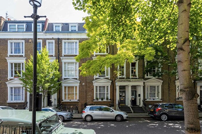 2 Bedroom Flat To Rent In Kempsford Gardens, London, SW5