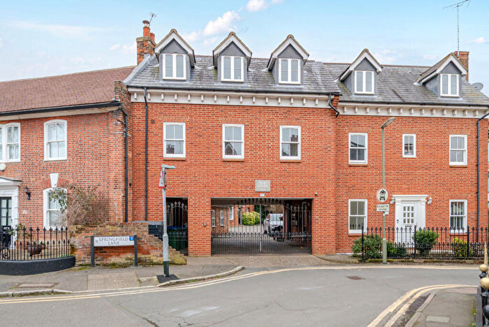 1 Bedroom Apartment For Sale In Monument Green, Weybridge, KT13